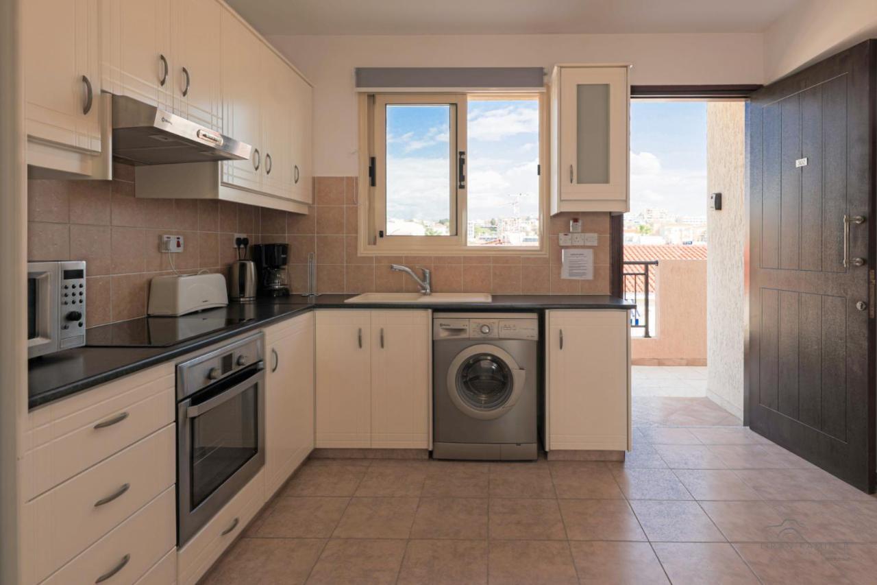 Royal Seacrest Crown-jewel, 2b, Pools, Sea, Center Apartman Paphos
