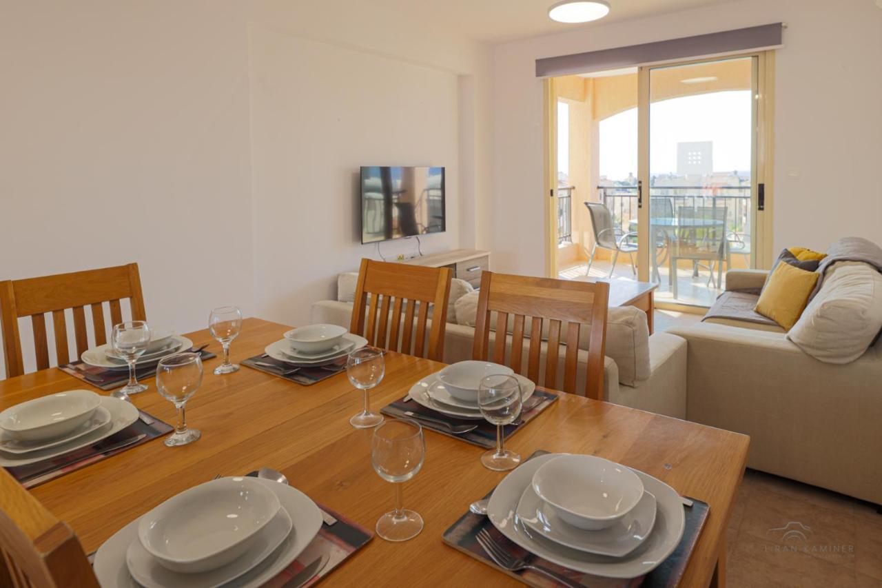 Royal Seacrest Crown-jewel, 2b, Pools, Sea, Center Apartman