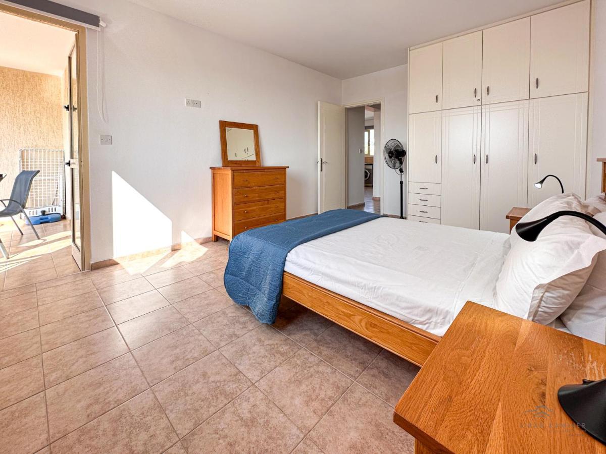 Royal Seacrest Crown-jewel, 2b, Pools, Sea, Center Apartman